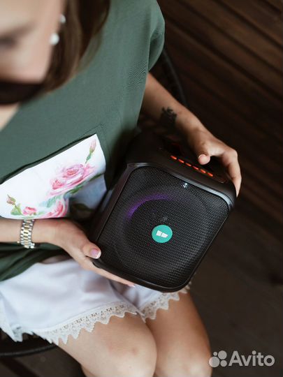 Беспроводная колонка с караоке