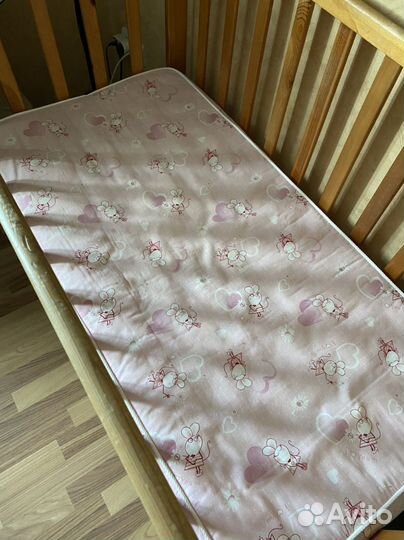 Детская кроватка с матрасом и бортиками