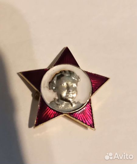 Значок октябренка