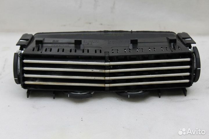 Центральный дефлектор в торпеду беж. Опель Астра Н