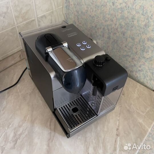 Кофемашина delonghi en520s nespresso lattissima