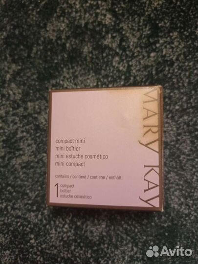 Футляр для декоративной косметики с кристаллом