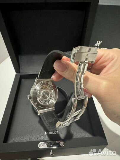 Часы Hublot classic fusion 38 mm с бриллиантами