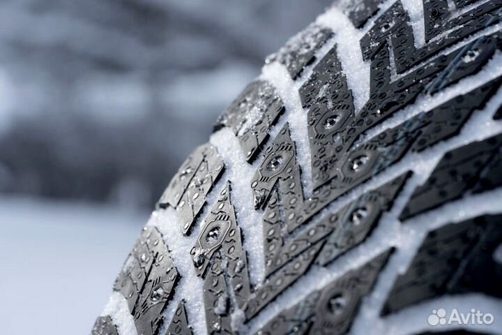 Nokian Tyres Hakkapeliitta 10p SUV 215/70 R16