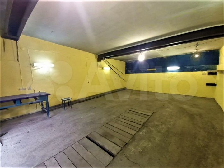 Гараж, > 30 м²