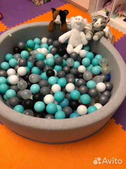 Сухой бассейн с шариками