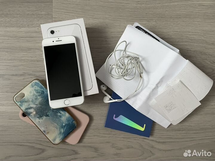 iPhone 8, 64 ГБ