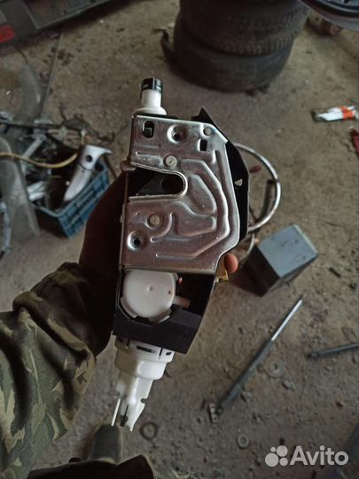 Замок задней правой двери mercedes w220 рест long