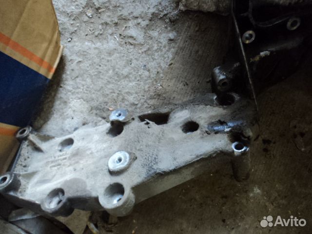 Кронштейн генератора двс Volvo XC 90 2.9L б/у