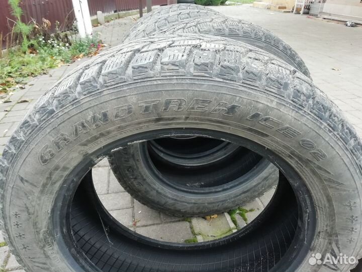Dunlop Grandtrek Ice 02 215/60 R17 100T