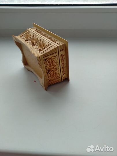 Деревянная шкатулка