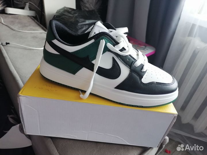 Кеды, брюки