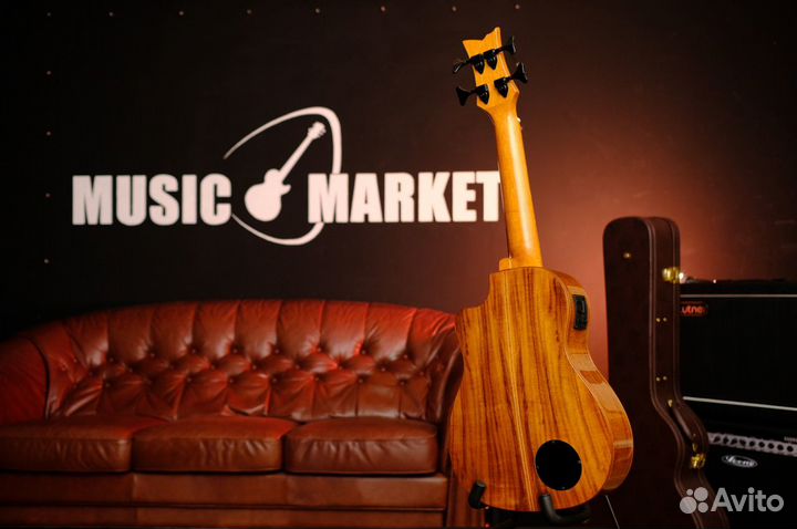 Укулеле бас со звукоснимателем Ortega (Комлпект)