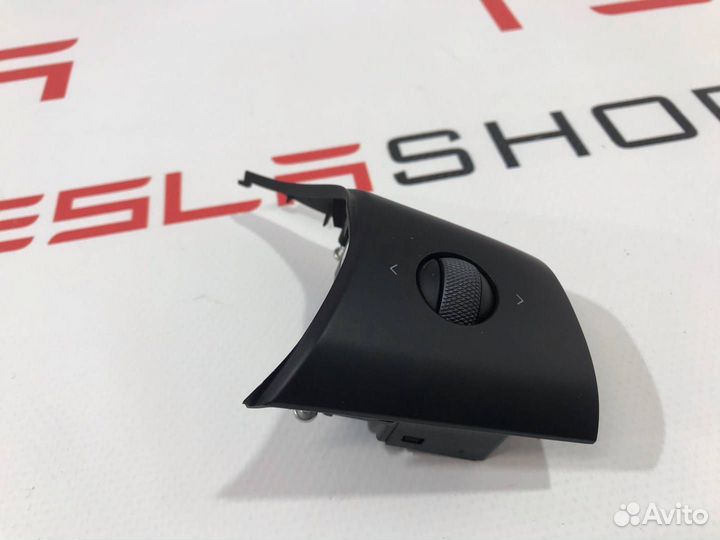 Кнопка управления на руле Tesla Model 3 2020