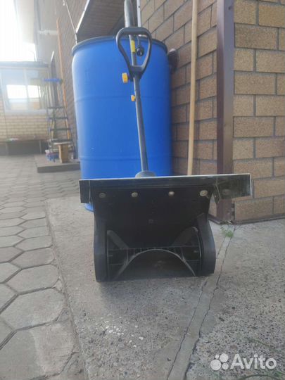 Электрическая лопата для уборки снега