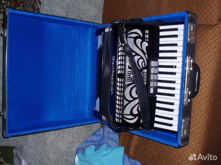 Аккордеон Weltmeister Caprice, 34/80/III/5/3