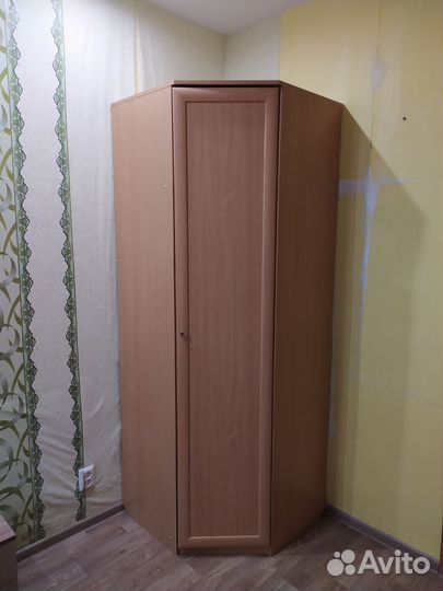 Угловой шкаф