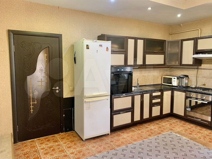 Коттедж 196,2 м² на участке 6 сот.