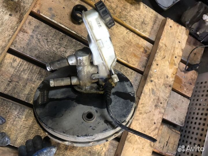 Вакуумник в сборе с гтц Ford Focus 2