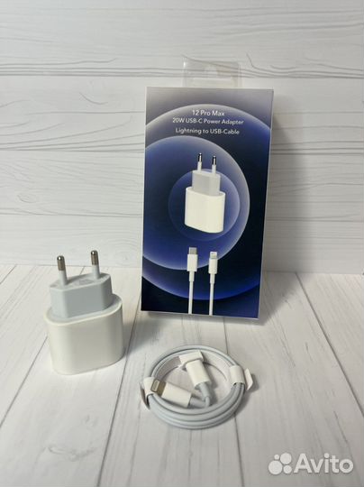 Зарядка на iPhone с кабелем