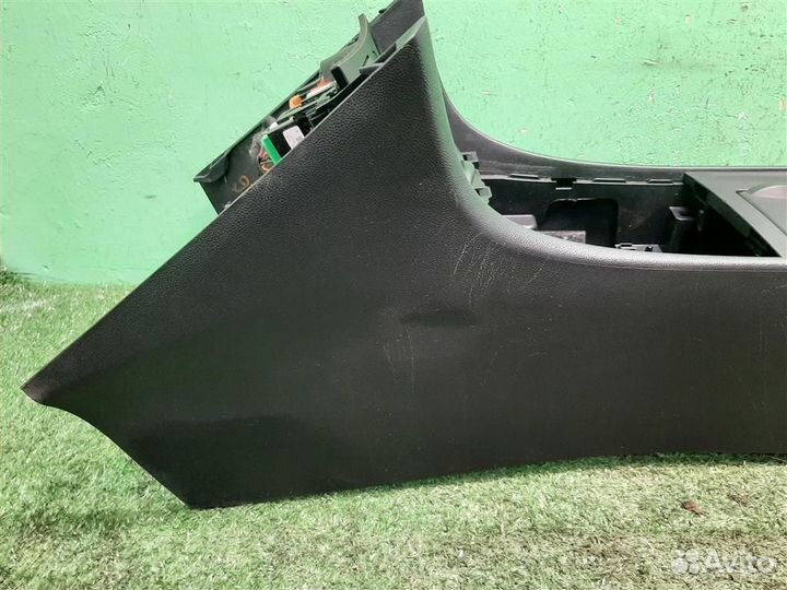 Консоль центральная с подлокотником Mazda 3 (BK)