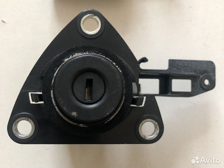 Кнопка открывания багажника Renault Duster