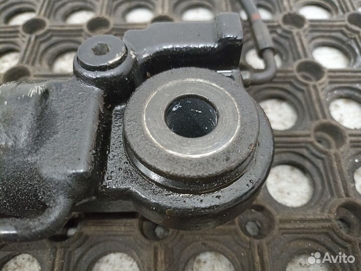 Цилиндр подъема кабины правый Renault T