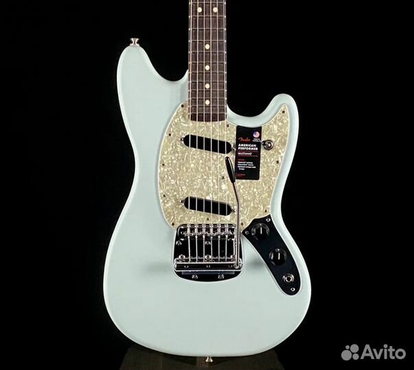 Электрогитара Fender Mustang USA + Аксессуары