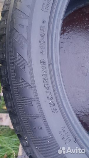 Bridgestone Blizzak VRX 255/45 R19 104