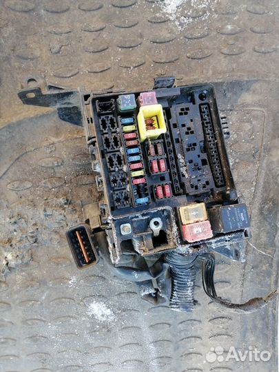 Блок предохранителей Mitsubishi Lanser IX