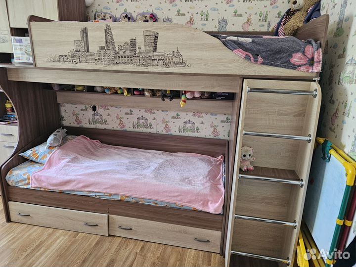 Комлект детской мебели