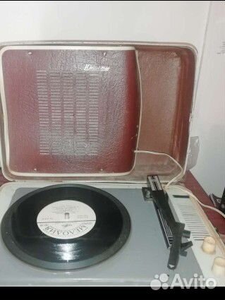 Проигрыватель винила Юность