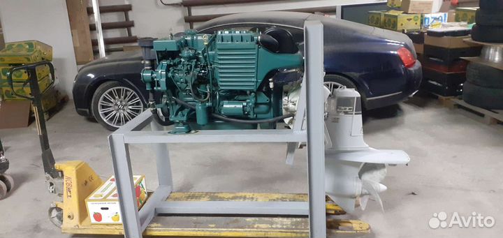 Судовой дизельный двигатель с колонкой