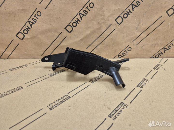Корпус блока предохранителей правый Toyota Camry