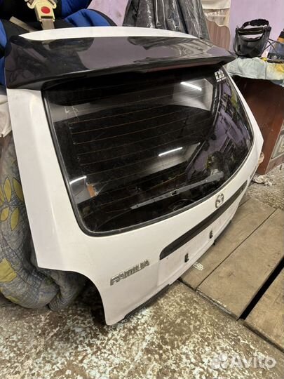 Крышка багажника mazda familia bj