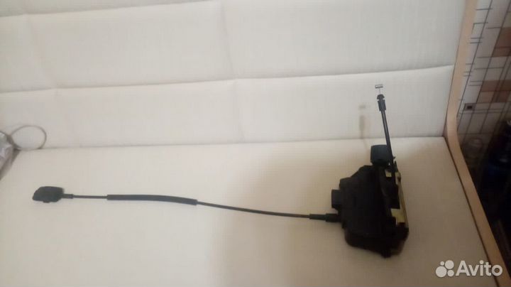 Замок передней левой двери nissan