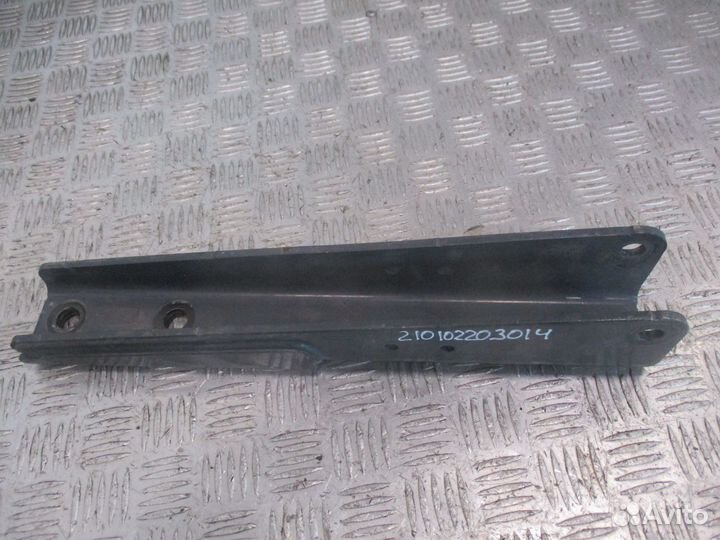 Кронштнйн переднего амортизатора кабины Mercedes-B