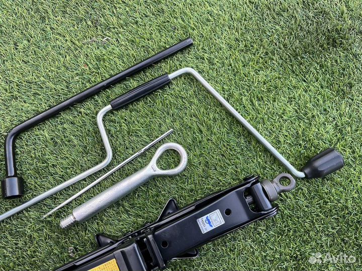 Поддомкратник Lexus Ls600H UVF45 2UR-FSE 2009