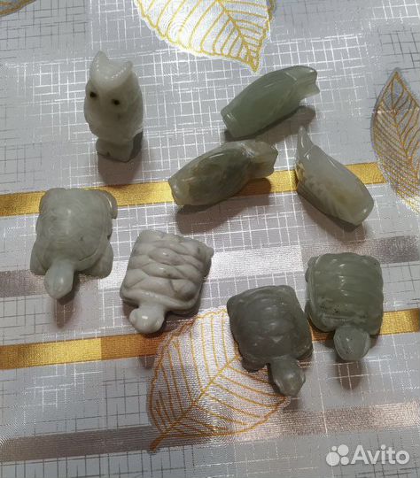 Фигурки из нефрита и горного хрусталя