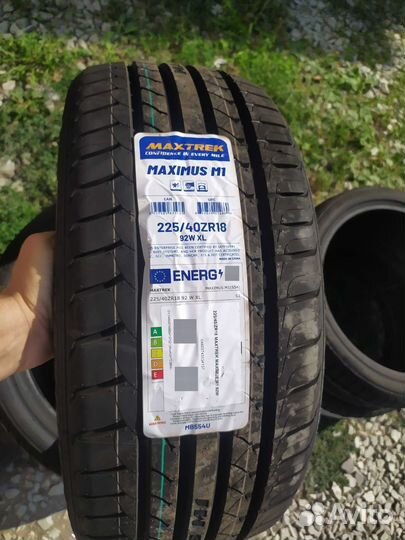 Maxtrek Maximus M1 225/40 R18