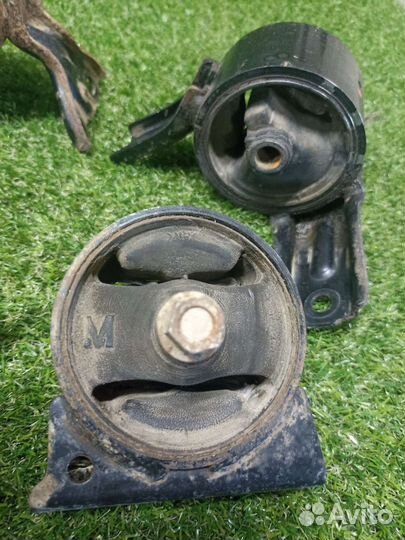 Подушка двигателя mitsubishi lancer 10