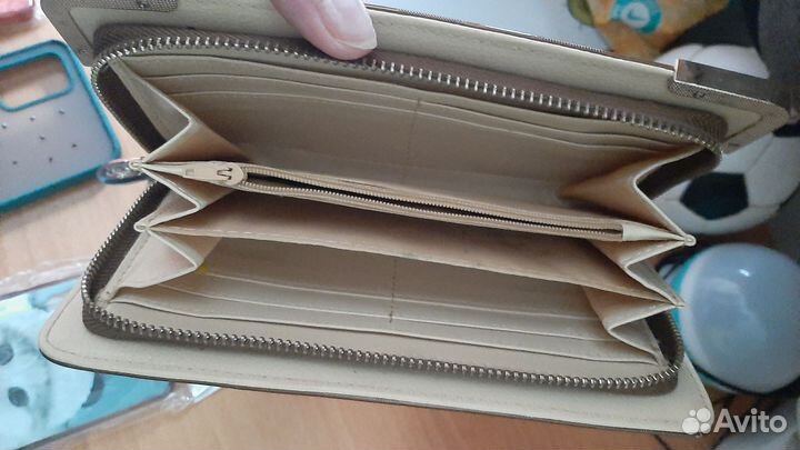 Чехлы на телефон