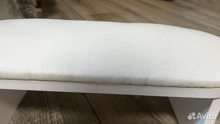 Подставка для рук маникюрная белая