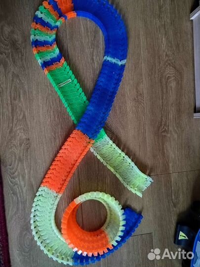 Гибкий трек с машинкой