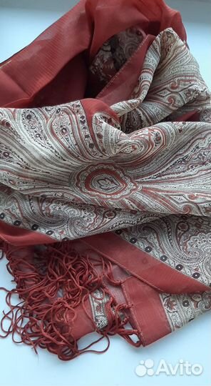 Широкий шелковый шарф