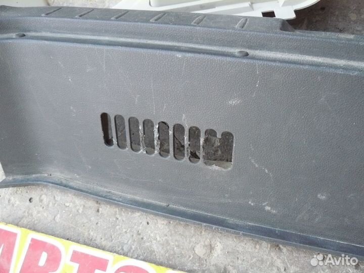 Обшивка багажника для Nissan Note