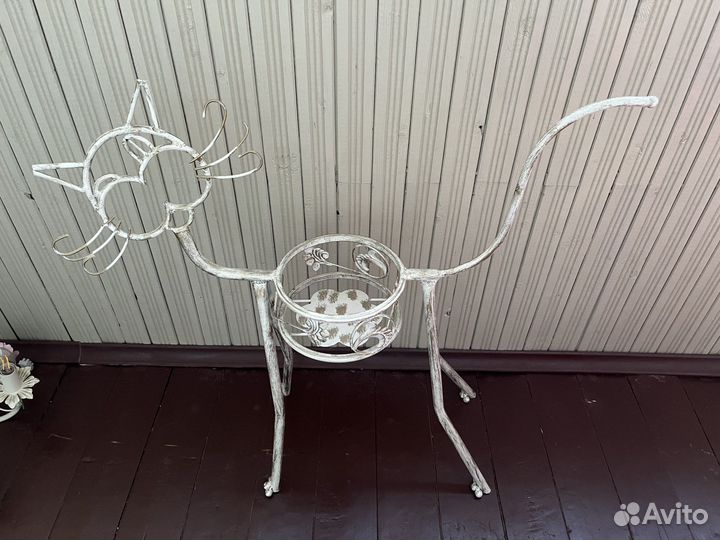 Поставка для цветов кот