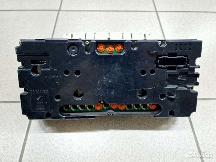 Приборная панель (Щиток) VW Golf 3 - 1E0919880B