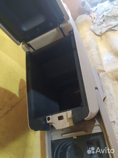 Консоль Cadillac SRX 2003-2009 Кадилак ср-икс