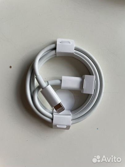 Оригинальная зарядка на iPhone новая